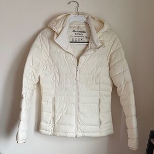 Abercrombie & Fitch Women's Off-White Puffer Jacket